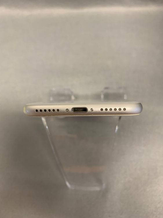 ���ʡ������ǡ�SIM�ե꡼��iPhone8 64GB ����С���