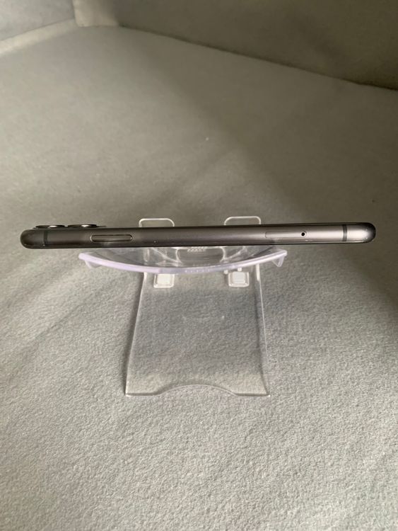 ���ʡ������ǡ�SIM�ե꡼��iPhone11 128GB �֥�å���