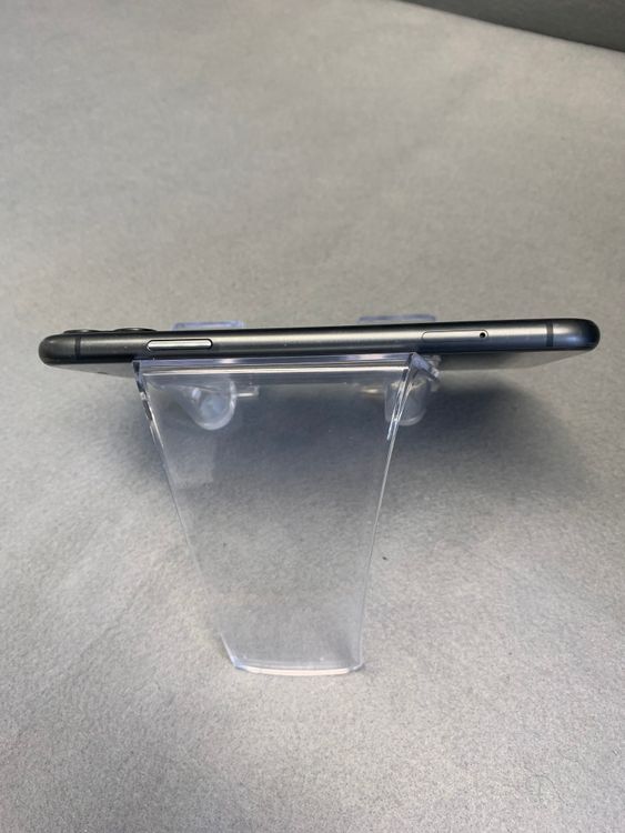 ���ʡ������ǡ�SIM�ե꡼��iPhone11 128GB �֥�å���