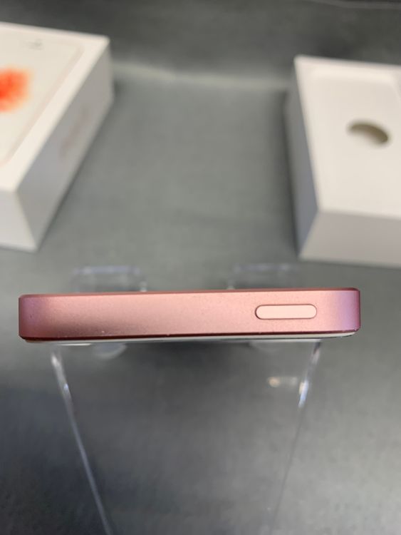 ���ʡ������ǡ�SIM�ե꡼��iPhone SE��������� 64GB ������������ɿ�
