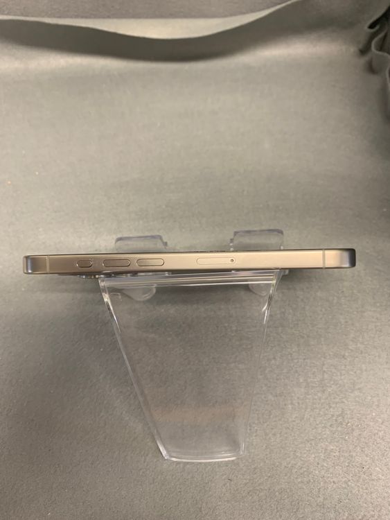 Ķ���ʡ������ǡ�SIM�ե꡼iPhone15pro 128GB �ʥ���������󥦥࿧