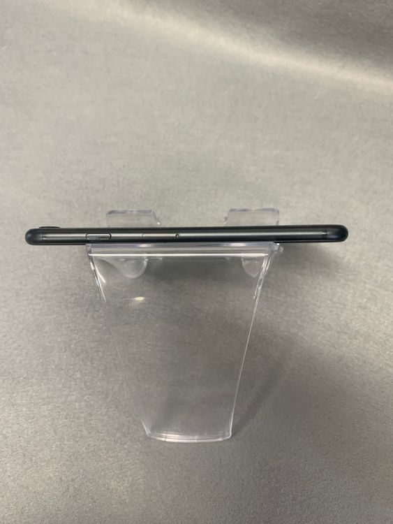 ���ʡ������ǡ�SIM�ե꡼��iPhoneSE ��2���塡 64GB �֥�å���