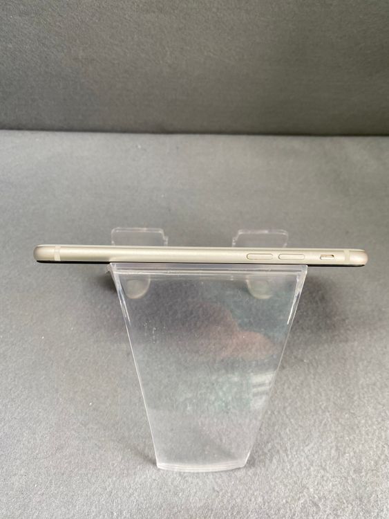 ���ʡ������ǡ�SIM�ե꡼��iPhoneSE��3���� 64GB���������饤�ȿ�