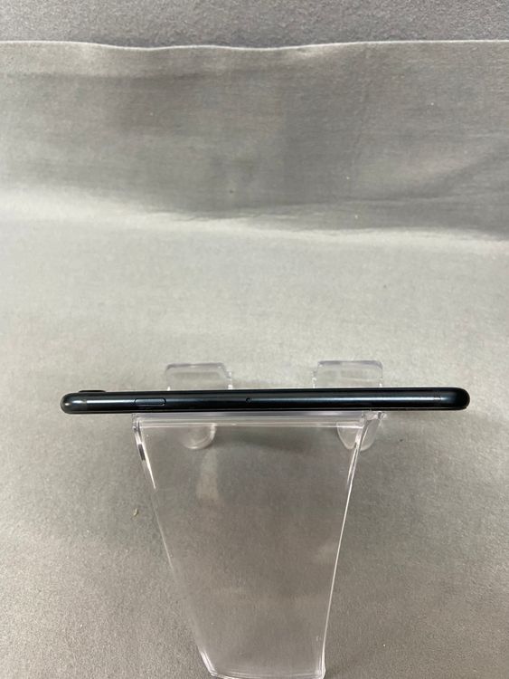 ���� ������ SIM�ե꡼ iPhoneSE ��3���� 64GB �ߥåɥʥ��ȿ�