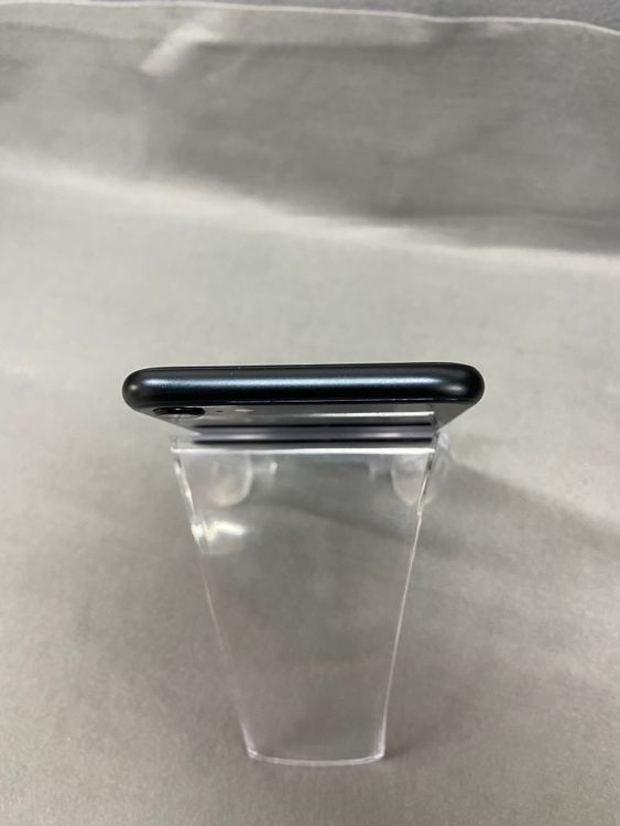 ���ʡ������ǡ�SIM�ե꡼��iPhoneSE��3���� 64GB���ߥåɥʥ��ȿ�