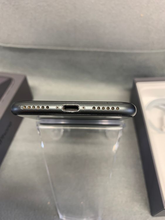 ���ʡ������ǡ�SIM�ե꡼��iPhone 8 64GB ���ڡ������쥤��