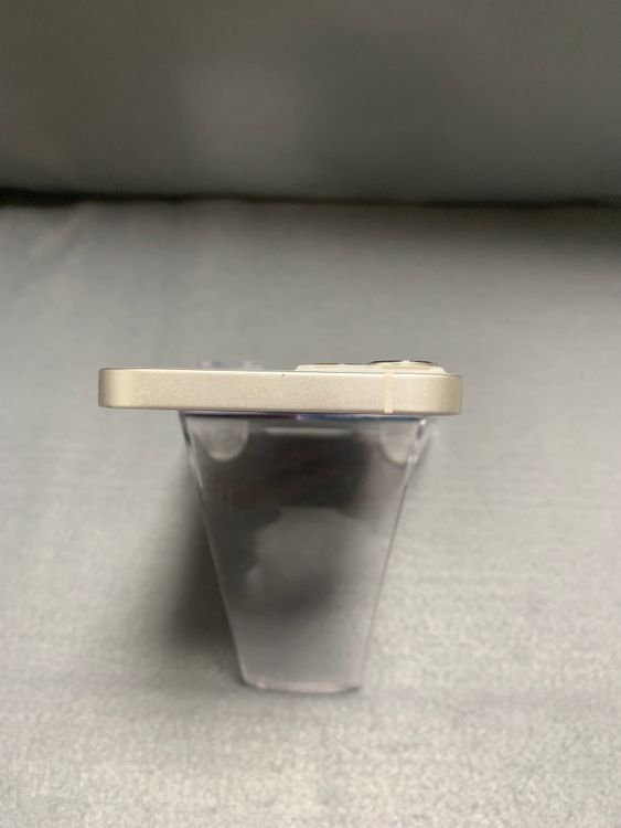 美品 国内版 SIMフリー iPhone13 128GB スターライト色