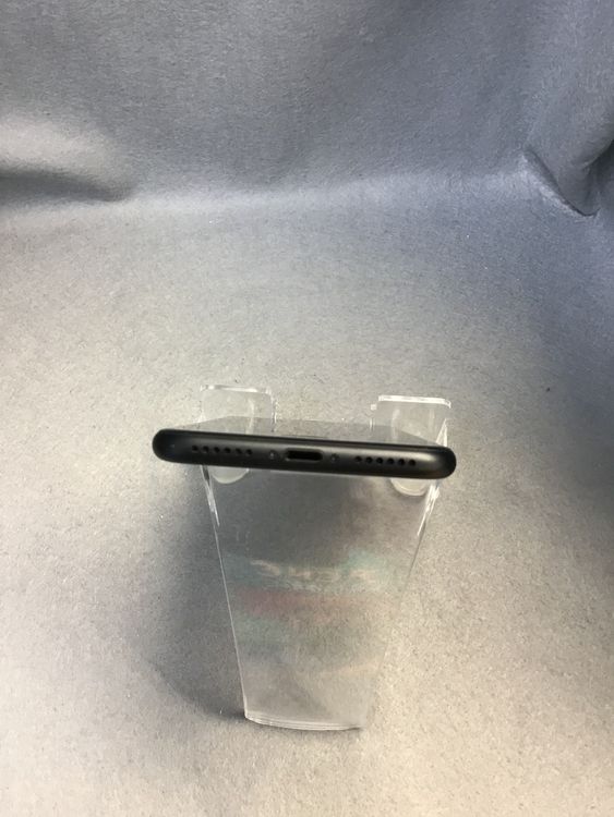 ���ʡ������ǡ�SIM�ե꡼��iPhone7  32GB �֥�å���