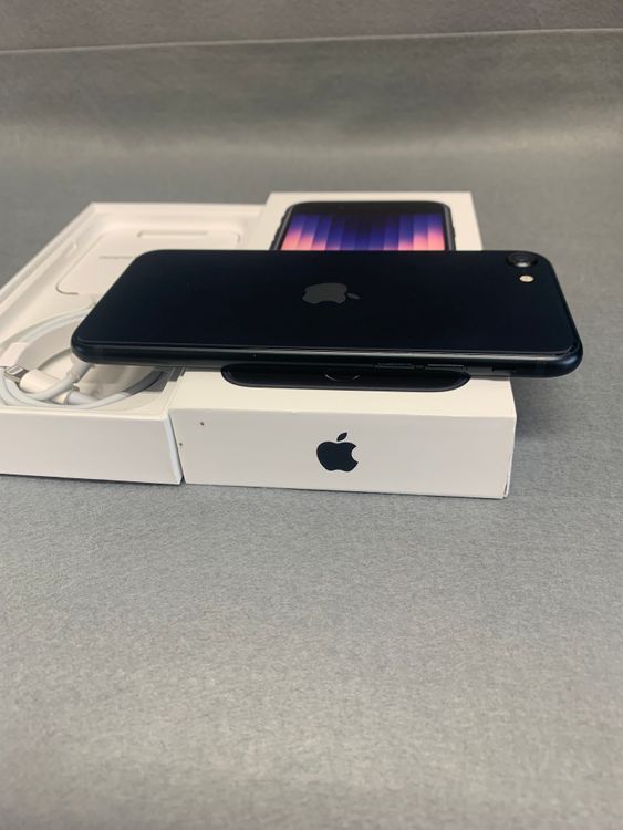 ���ʡ������ǡ�SIM�ե꡼��iPhoneSE ��2���塡 64GB �֥�å���