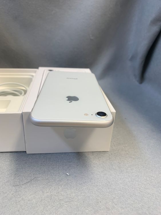 ���ʡ������ǡ�SIM�ե꡼��iPhone8��64GB �ۥ磻�ȿ�