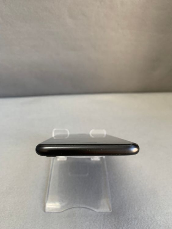 ���� Apple���ȥ��� SIM�ե꡼ iPhoneSE �裲���� 64GB �֥�å���