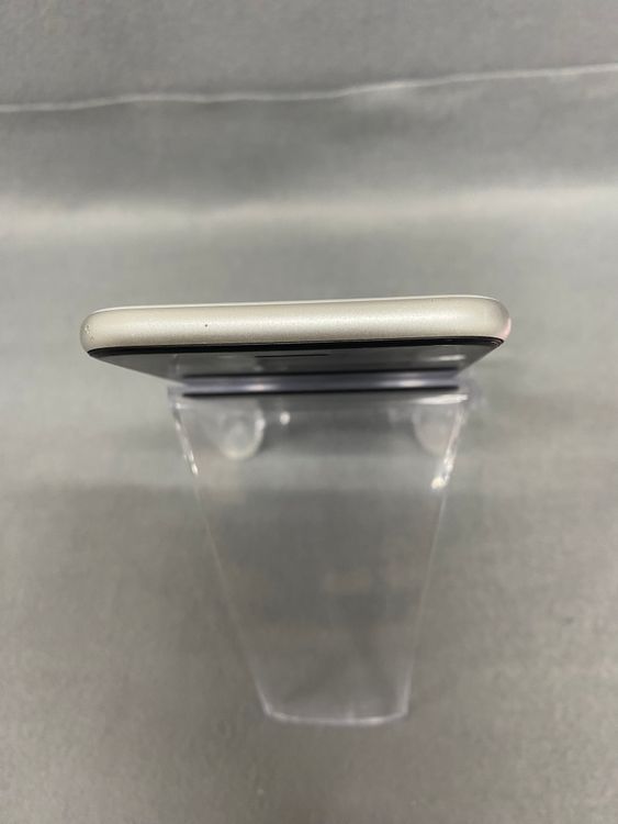 ���� ������ SIM�ե꡼ iPhoneSE �裲���� 128GB �ۥ磻�ȿ�