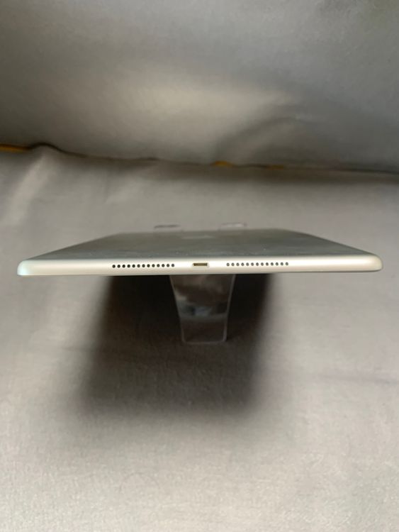 美品 iPad 第9世代 10.2インチ 256GB WiFi版 シルバー色