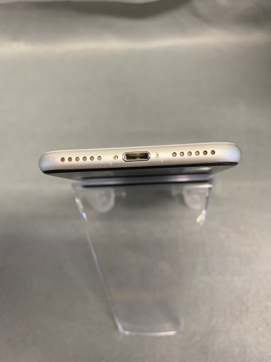 ムスビー｜美品 国内版 SIMフリー iPhoneSE第2世代 128GB ホワイト色
