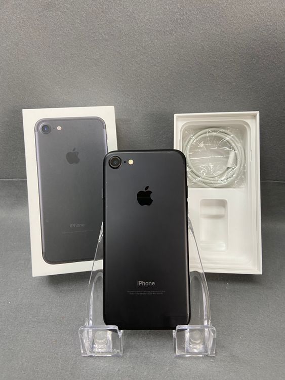 ���ʡ������ǡ�SIM�ե꡼��iPhone7  32GB �֥�å���