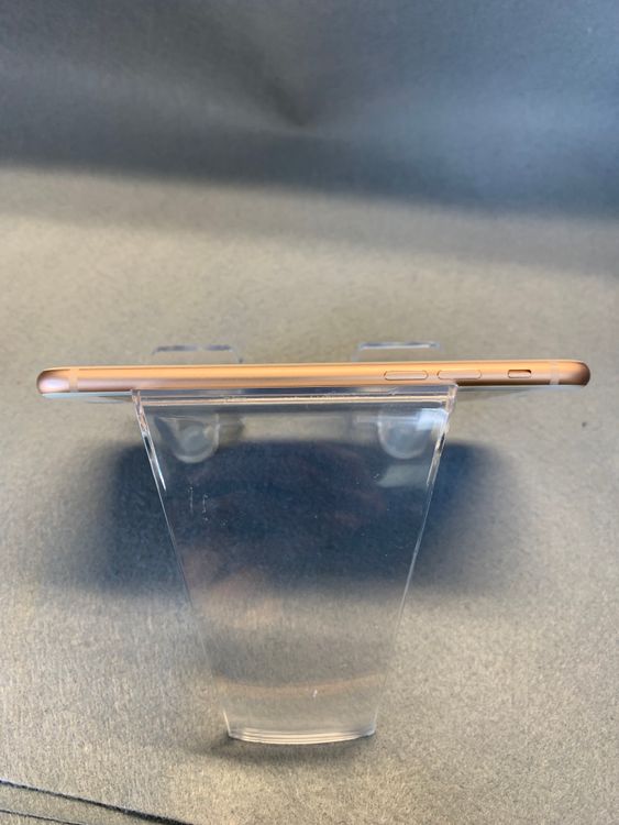 ���ʡ������ǡ�SIM�ե꡼��iPhone8�� 64GB ������ɿ�