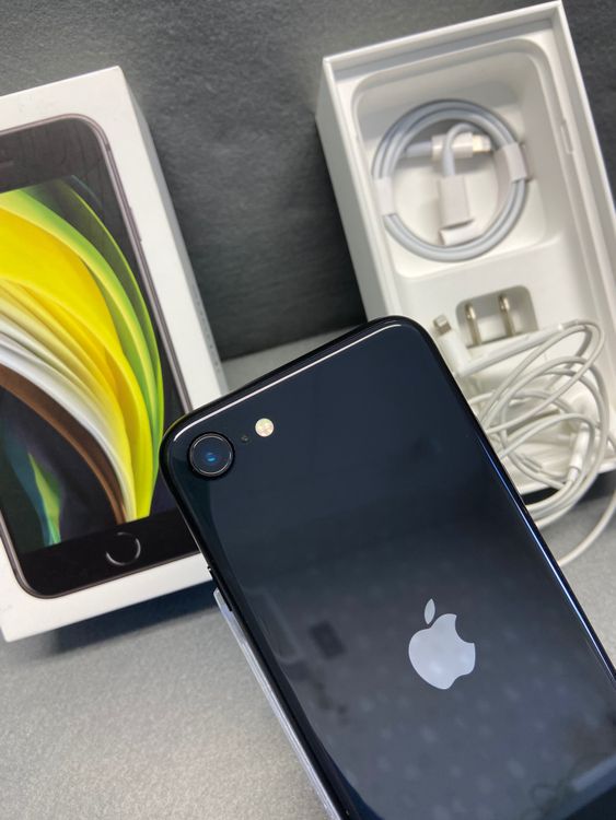 ���ʡ������ǡ�SIM�ե꡼��iPhoneSE ��2���塡 64GB �֥�å���