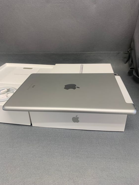 ���� SIM�ե꡼ iPad ��6���� 32GB Wi-Fi+Cellular�� ����С���