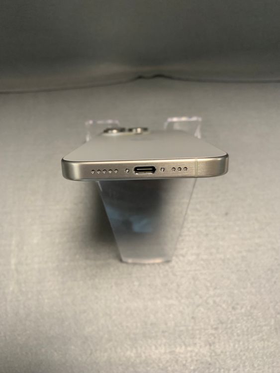 �ۤܿ��� ���åץ륹�ȥ��� SIM�ե꡼ iPhone15 Pro 256GB �ʥ���������˥���