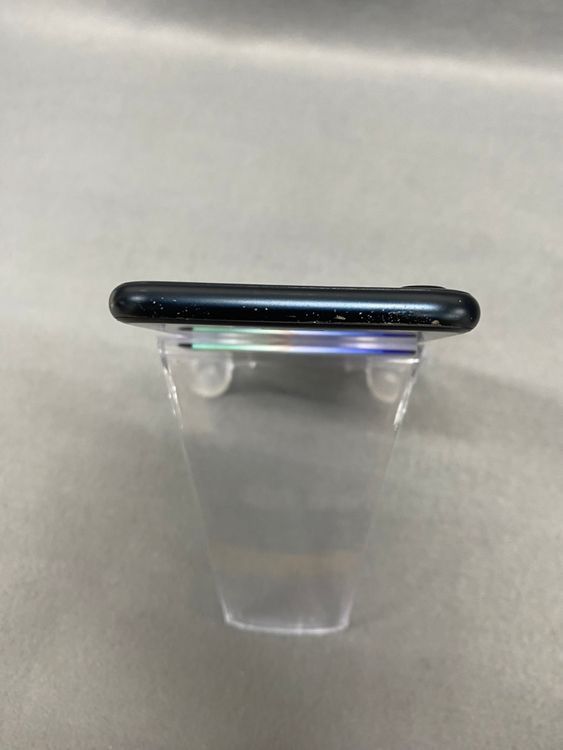 ���� ������ SIM�ե꡼ iPhoneSE ��3����  128GB �ߥåɥʥ��ȿ�