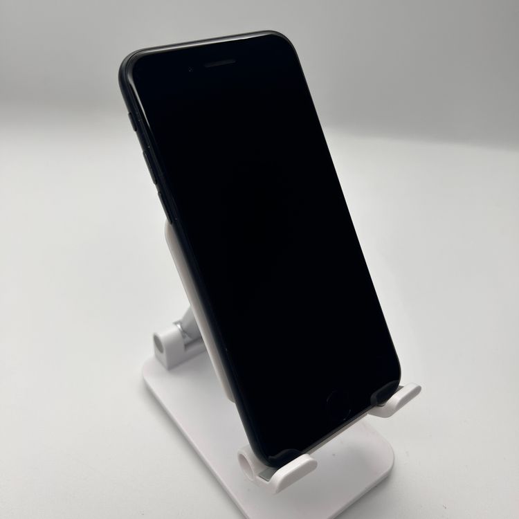 iPhone SE ��3���� 64GB �ߥåɥʥ��� C��� �Хåƥ꡼80%�ʾ�