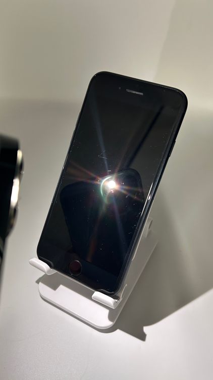 iPhone SE ��3���� 64GB �ߥåɥʥ��� C��� �Хåƥ꡼80%�ʾ�