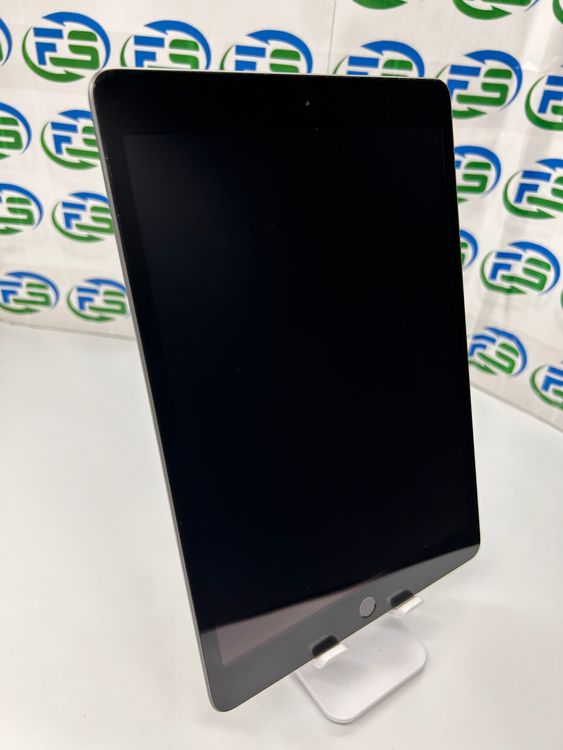 iPad ��8���� Wi-Fi 32GB ���ڡ������쥤  �Хåƥ꡼����79%