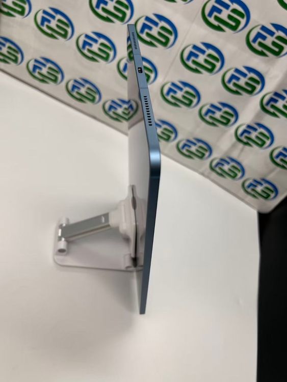 iPad Air ��5���� cellular��ǥ� 64GB �֥롼