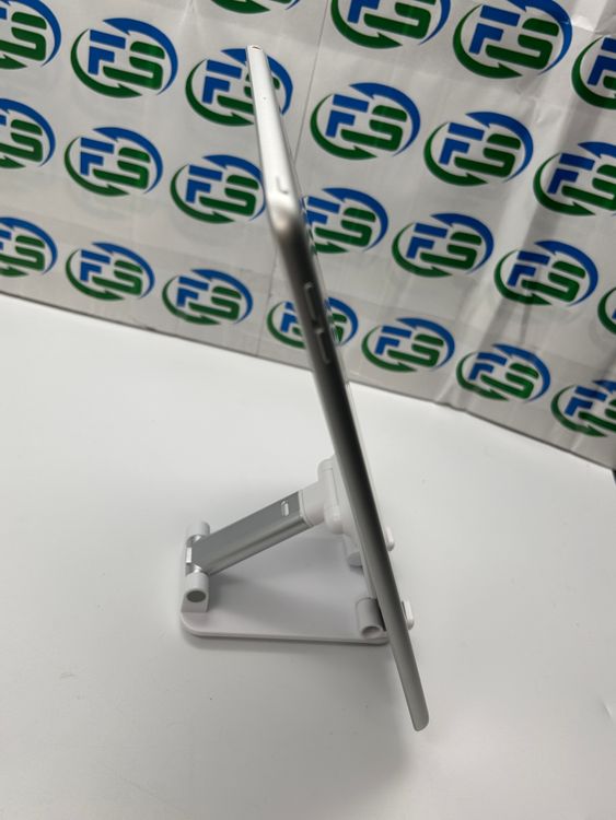 iPad ��9���� Wi-Fi 64GB ����С� ���Ѳ�ǽ