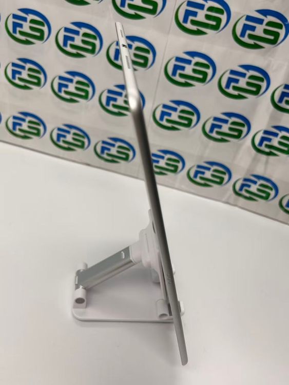 iPad Air ��3���� Wi-Fi��ǥ� 256GB ����С�  ������  �Хåƥ꡼96%