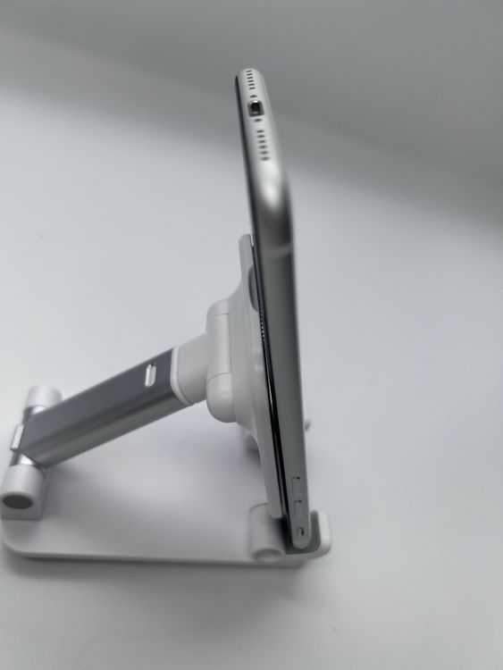 iPhone SE ��2���� 64GB �ۥ磻�� A���