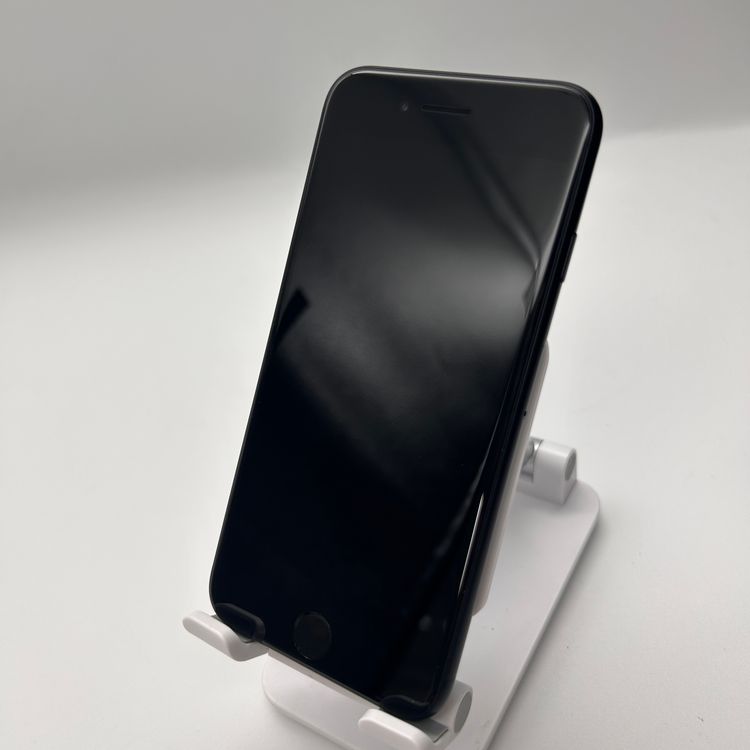 iPhone SE ��2���� 64GB �֥�å�  �Хåƥ꡼80%�ʾ�
