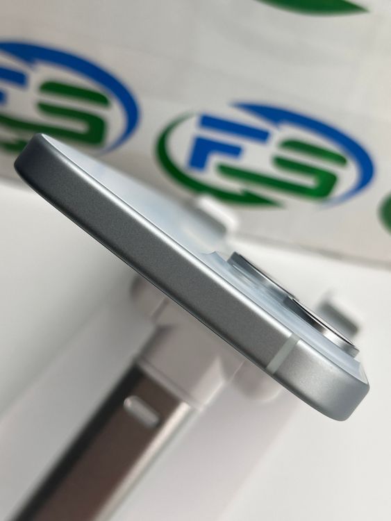 iPhone 15 128GB �֥롼 SIM�ե꡼ �Хåƥ꡼86%