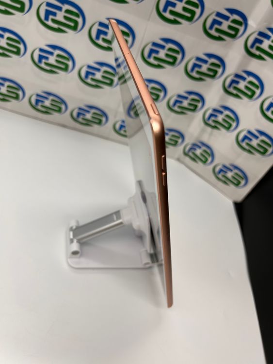 iPad ��8���� Wi-Fi 32GB ������� MYLC2J/A A2270 �Хåƥ꡼90%