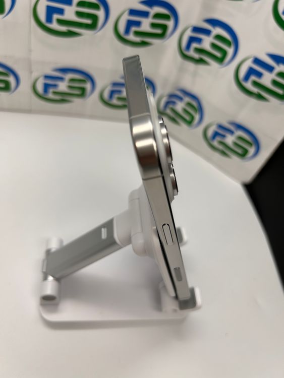 iPhone 16 Pro 256GB  �ۥ磻�ȥ����˥��ࡡ�ǥⵡ