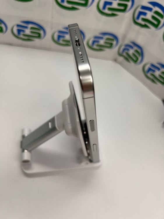 iPhone 16 Pro 256GB �ۥ磻�ȥ����˥��� �ǥⵡ