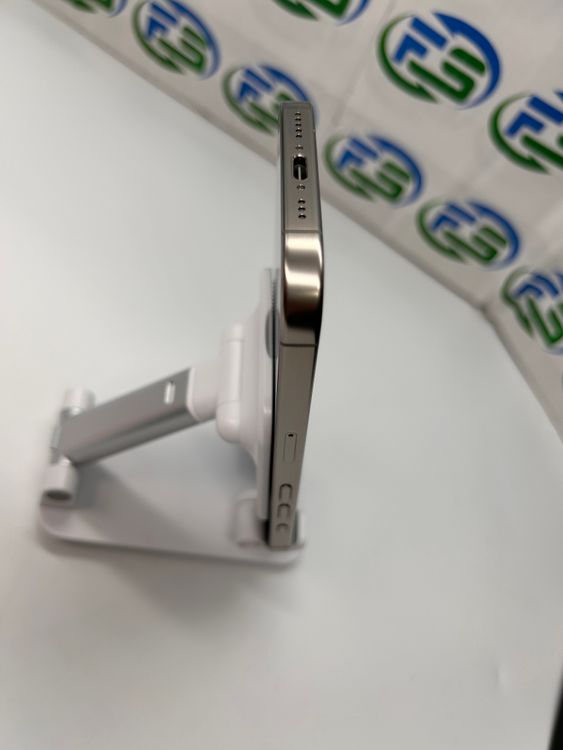 iPhone 16 Pro 256GB �ʥ���������˥���  �Хåƥ꡼90��ʾ� ������