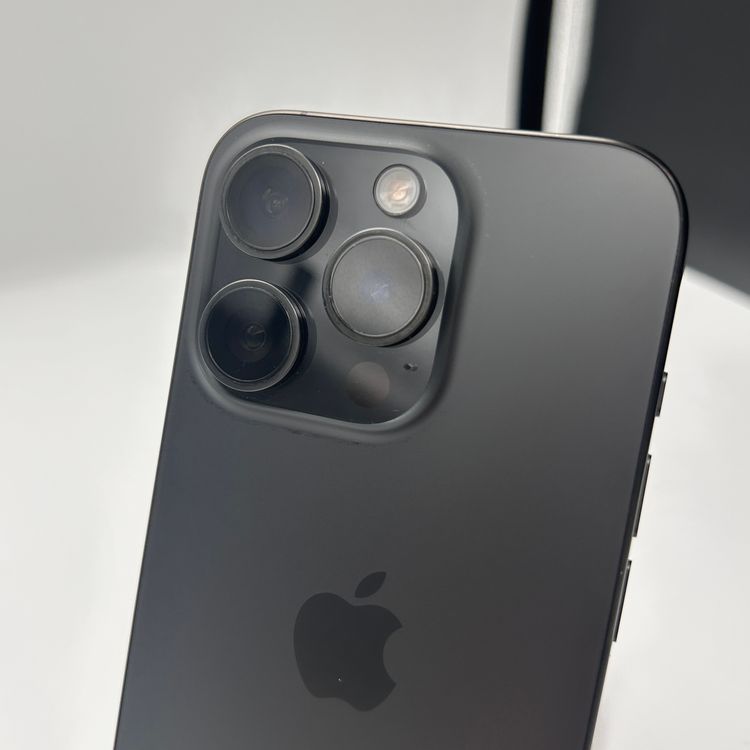 iPhone 15 Pro 512GB �֥�å������˥���