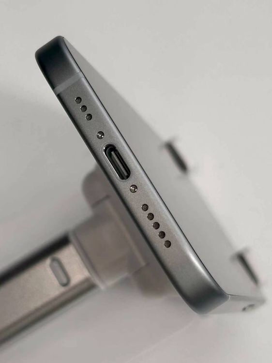 iPhone 15 128GB �֥롼 SIM�ե꡼  �Хåƥ꡼88��ʾ�