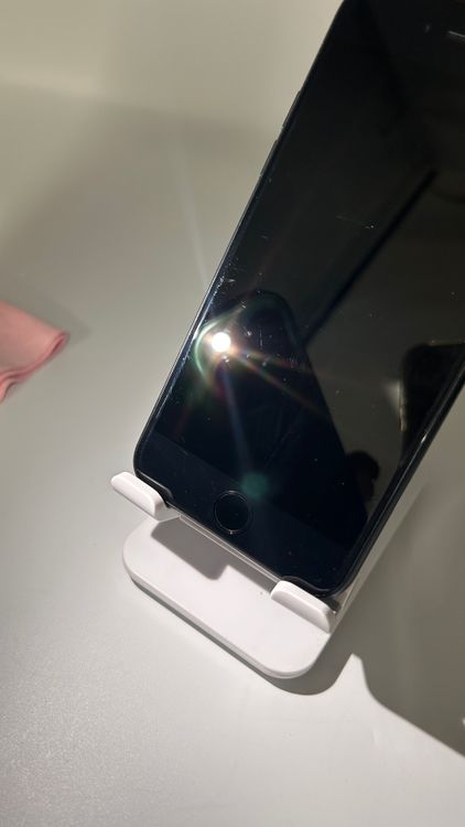 iPhone SE ��3���� 64GB �ߥåɥʥ��� C��� �Хåƥ꡼80%�ʾ�