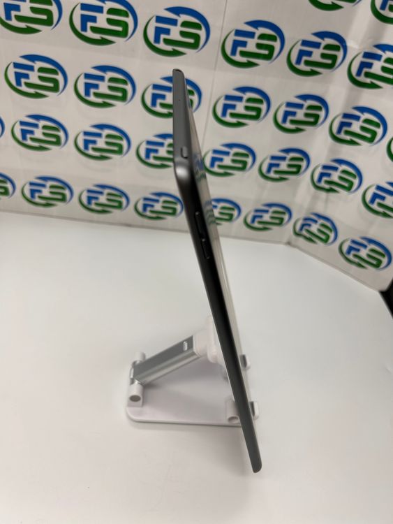 iPad ��8���� Wi-Fi 32GB ���ڡ������쥤  �Хåƥ꡼����79%