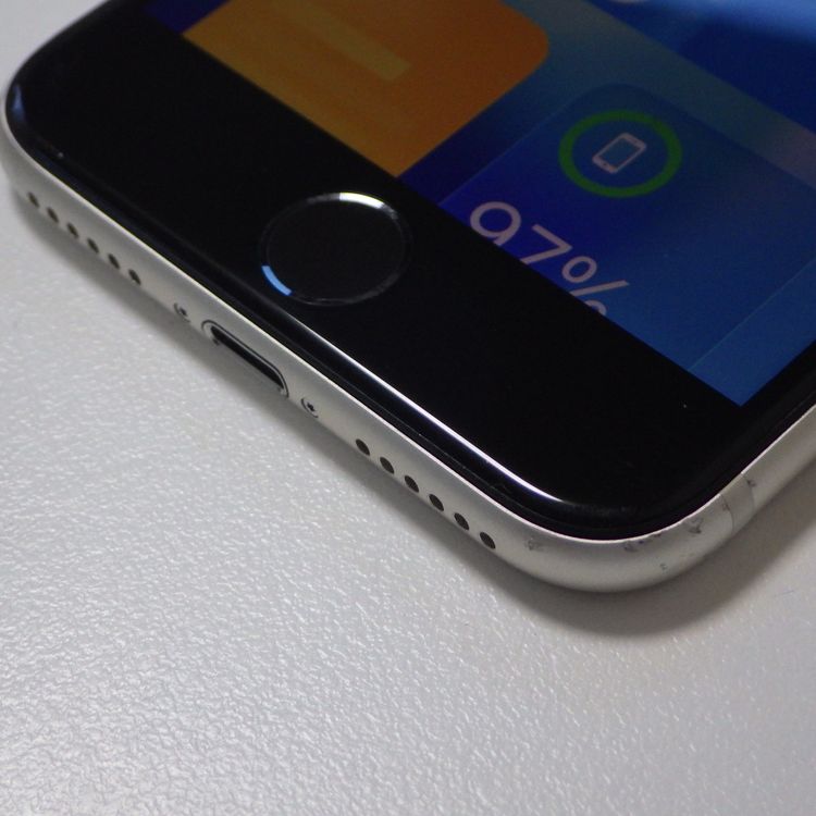 SIM�ե꡼ iPhone SE(��3����) 128GB ����86% �������饤�� ����̵��
