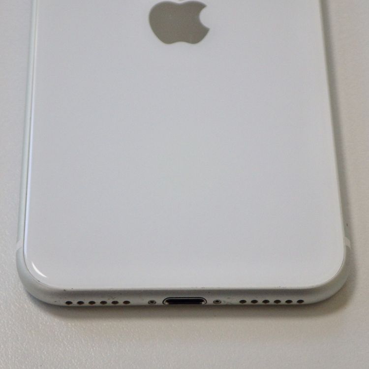 SIM�ե꡼ iPhone SE(�裲����) 64GB �ۥ磻�� ����79% ����̵��