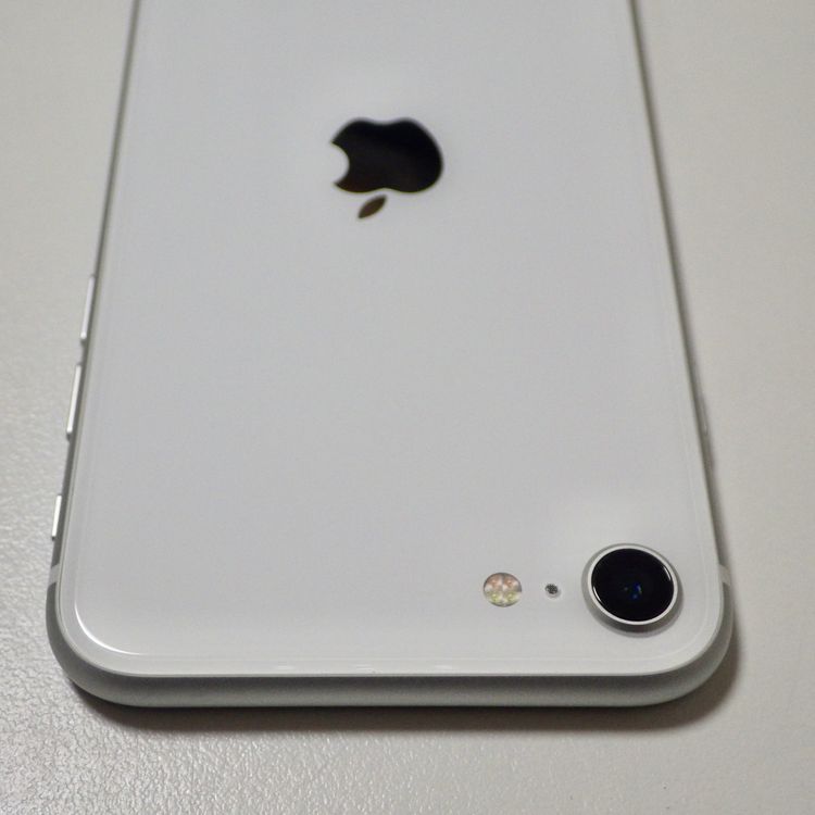 SIM�ե꡼ iPhone SE(�裲����) 64GB �ۥ磻�� ����93% ����̵��