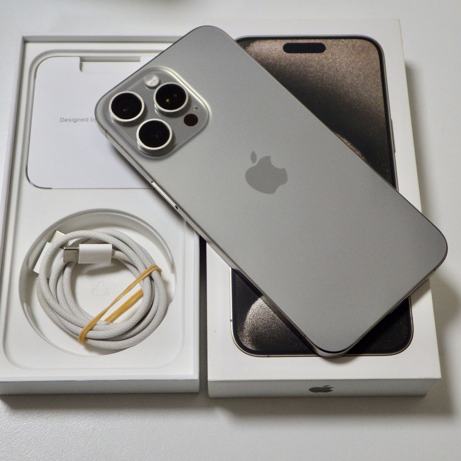 新品同様simフリーiPhone15 Pro max 256GB