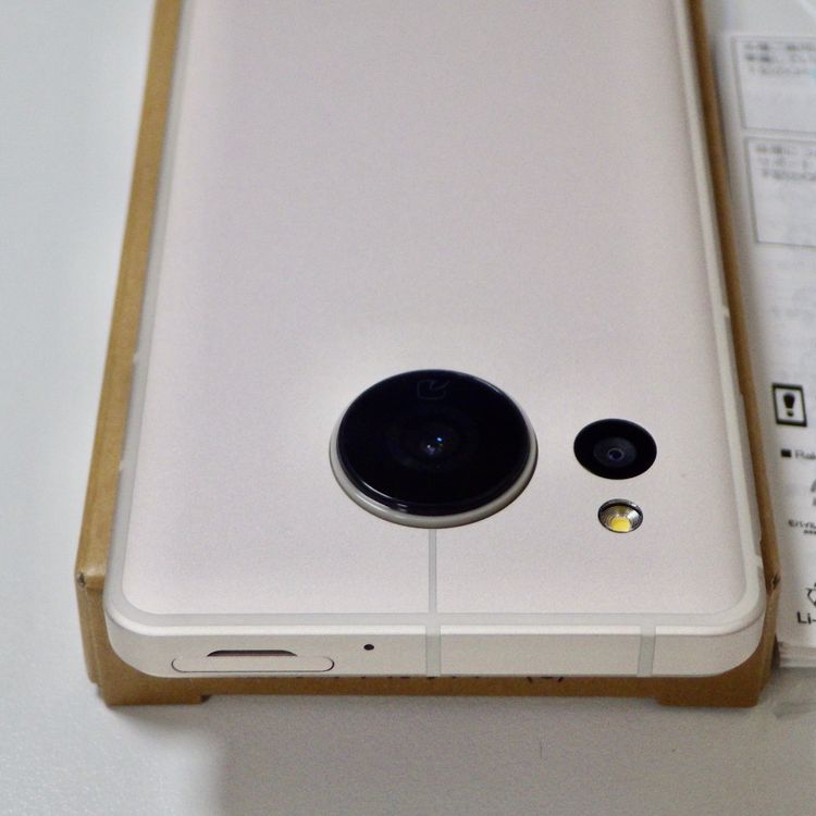 ムスビー｜新品同様 SIMフリー版 AQUOS sense8 SH-M26 ライト