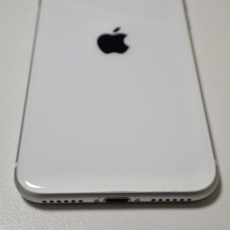 SIMե꡼ iPhone SE(裲) 64GB ۥ磻 83% ̵