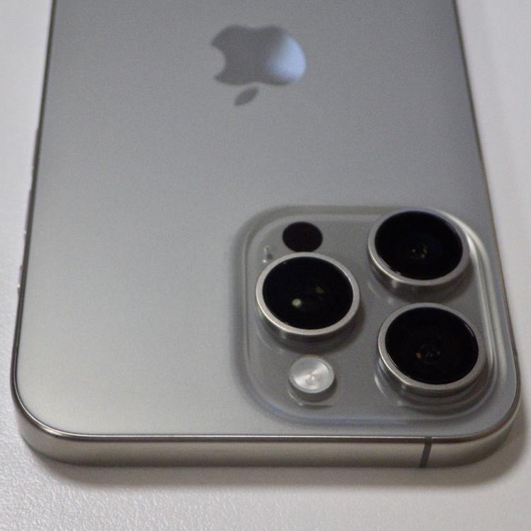 SIM�ե꡼ iPhone15 Pro Max 256GB ����85% �ʥ���������˥���