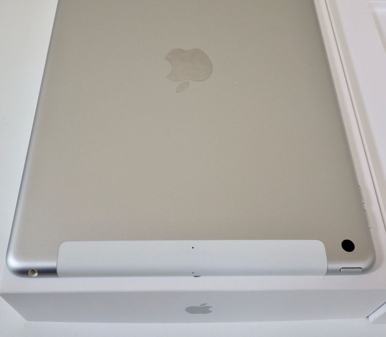 ����ios15.4 �ե꡼ iPad(��8����) Wi-Fi+Cellular 32GB ����95%