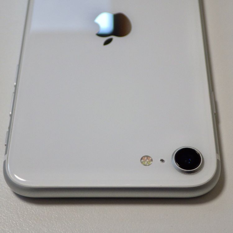 SIM�ե꡼ iPhone SE(�裲����) 64GB �ۥ磻�� ����80% ����̵��